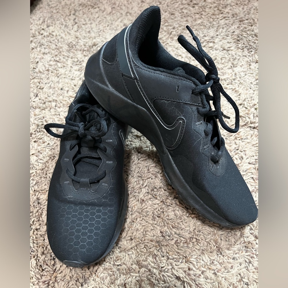 Women’s Nike Legend Essential 2. Black. Size 9.5. Excellent condition.